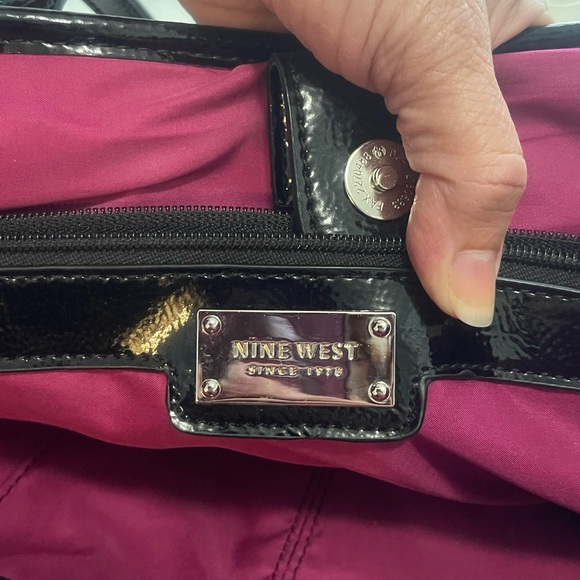 Nine West.Purse and wallet with sequins.White, grey and black color.Pink inside. - Picture 6 of 6